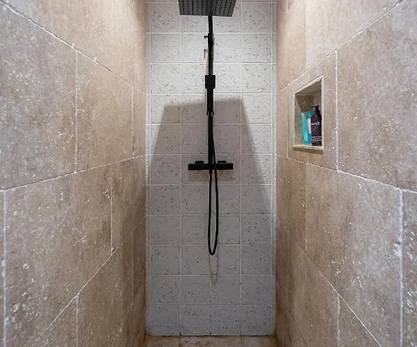 Les Bons Amis Villa *