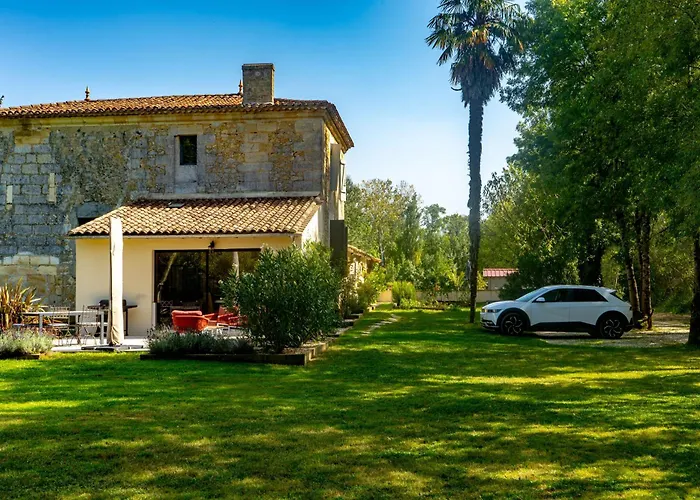 Les Bons Amis Villa *